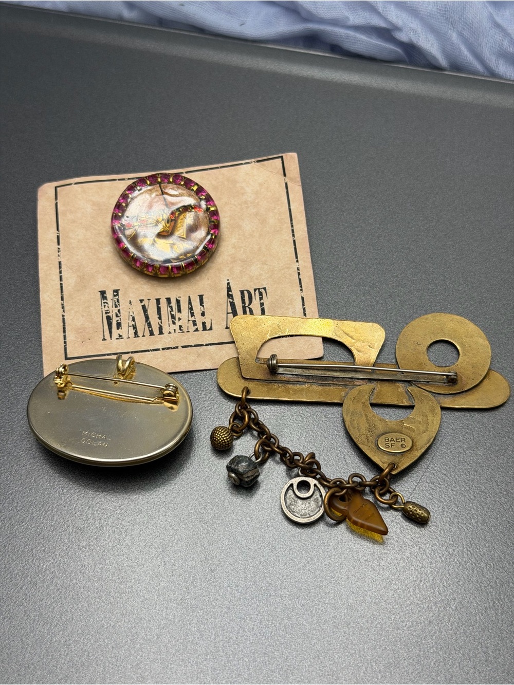 Three Vintage Signed Brooches - Picture 3 of 3